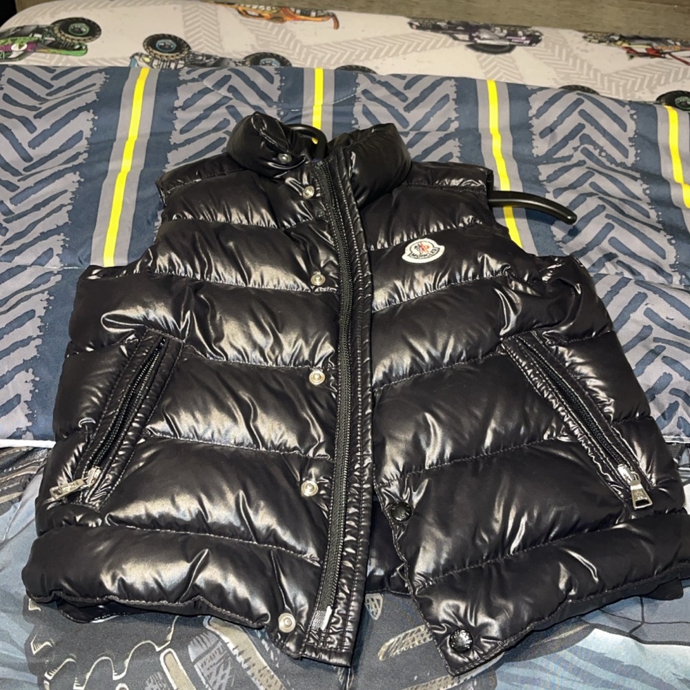 5T Moncler vest. Only worn a few times. Great condition!